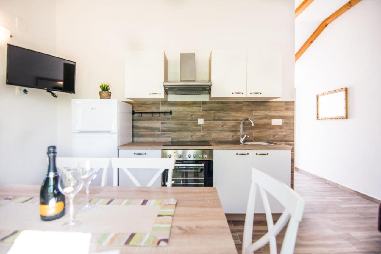 Apartments Tarragon Ugrinici Экстерьер фото