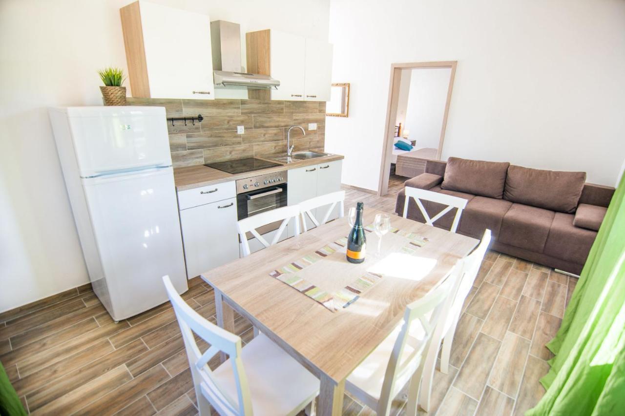 Apartments Tarragon Ugrinici Экстерьер фото